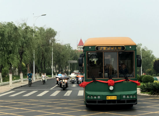 复古“铛铛车”现身北戴河 串联景点与民宿